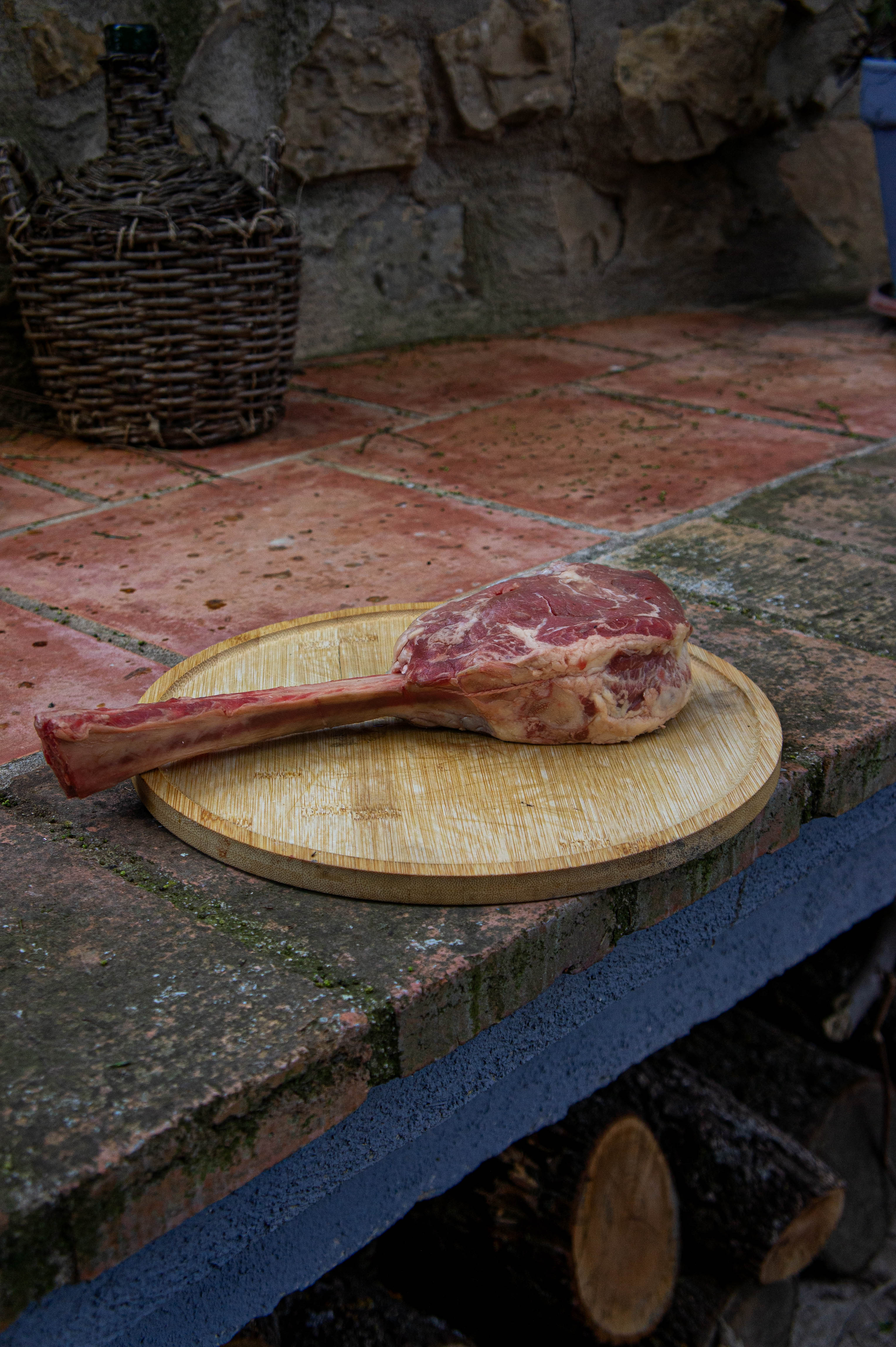 Tomahawk crudo